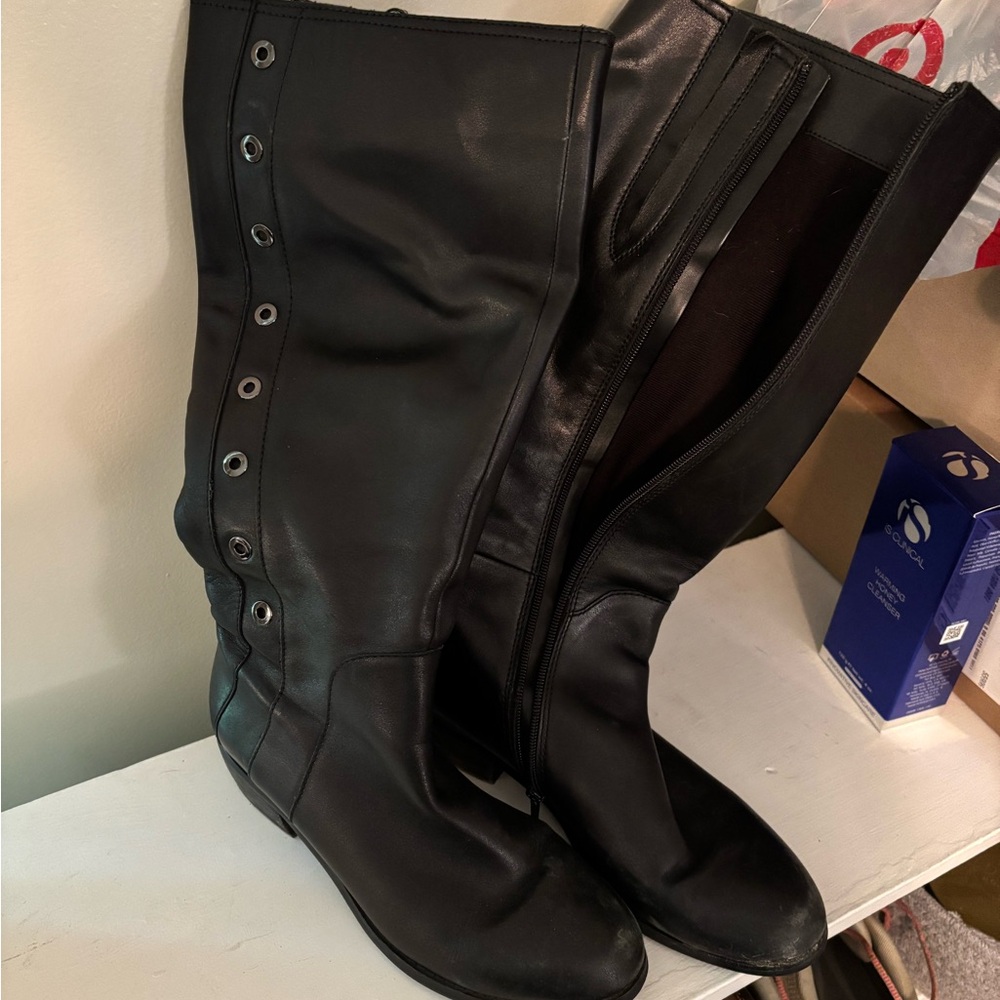 Elegant Black Heeled Boots